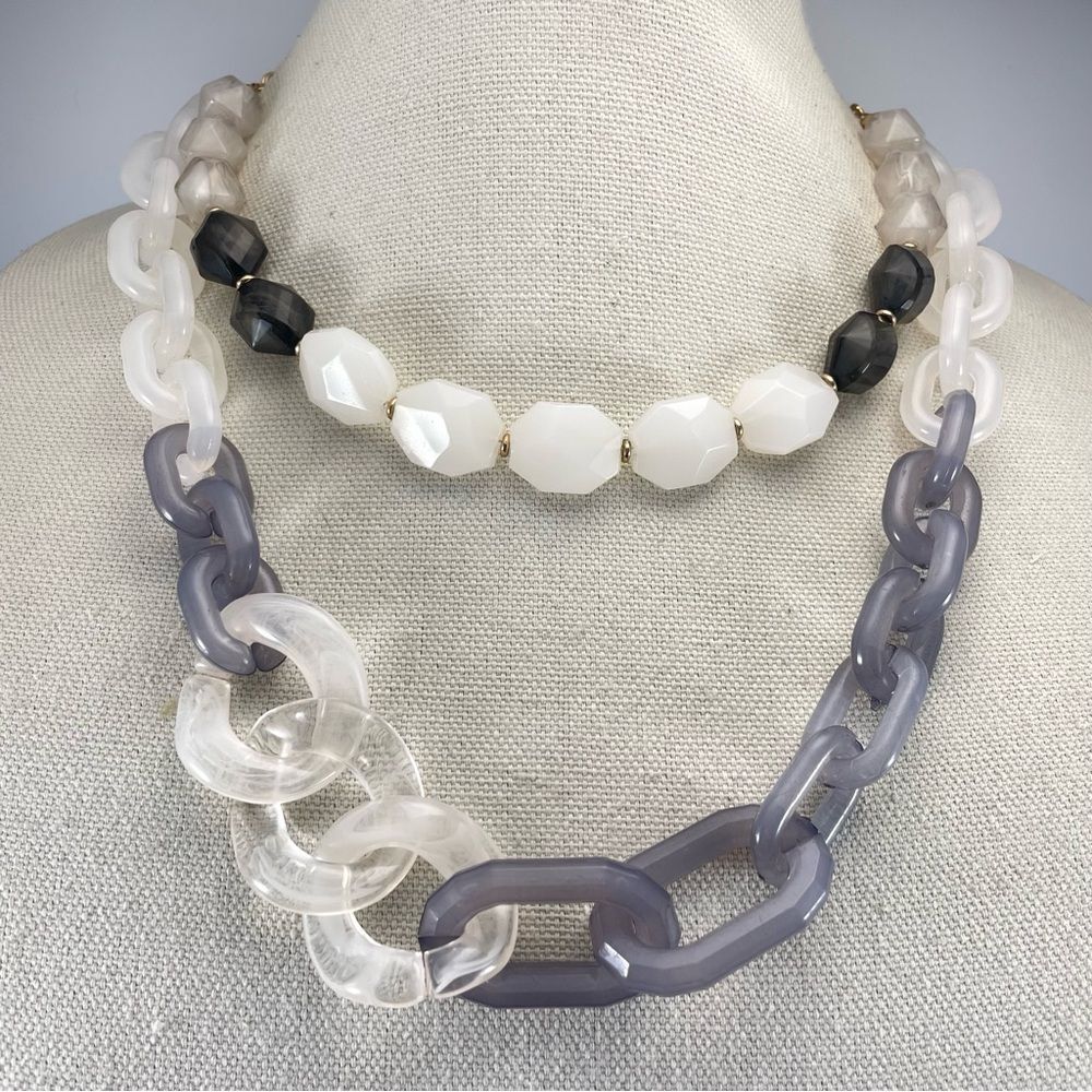 Stunning Unsigned Gold Tone Two Layer Gray White Acrylic Chain Necklace Trendy